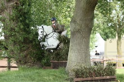 H28 HOYS M&M WHP 143cms