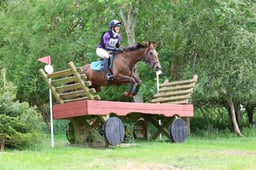 165 Girlgojumping