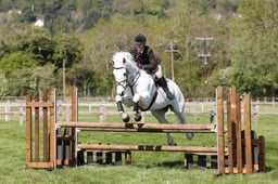 135 Training Stakes 100cm